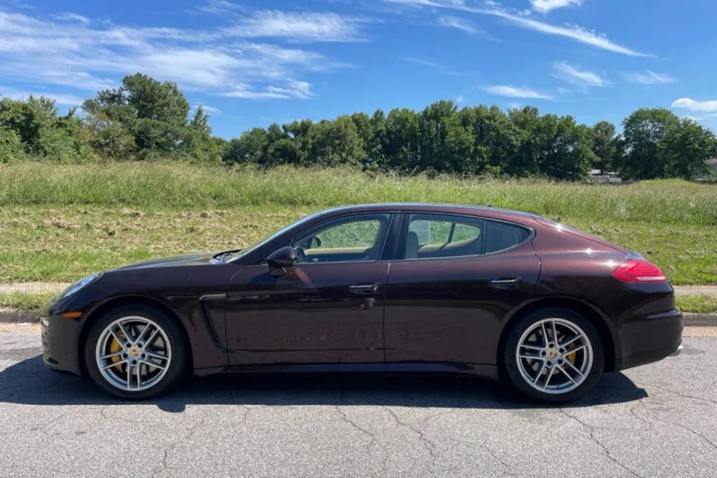 2014 Porsche Panamera 4 photo 1
