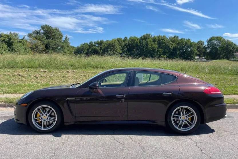 2014 Porsche Panamera 4 photo 1