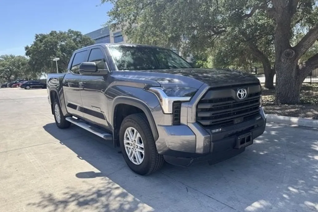 2024 Toyota Tundra SR5 photo 1