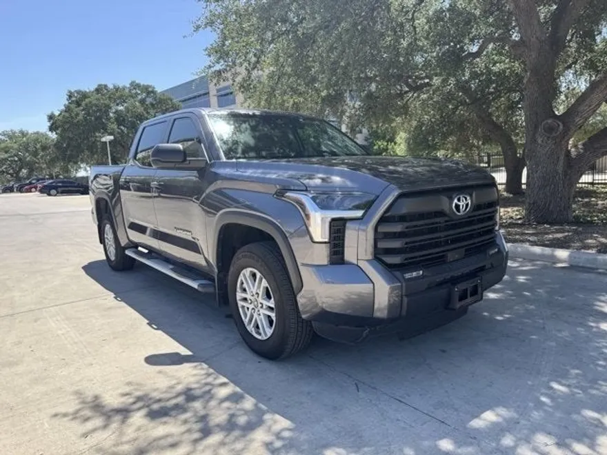 2024 Toyota Tundra SR5 photo 1