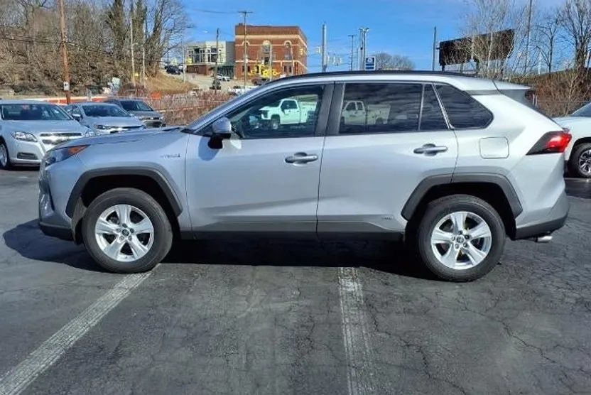 2021 Toyota RAV4 Hybrid LE photo 1