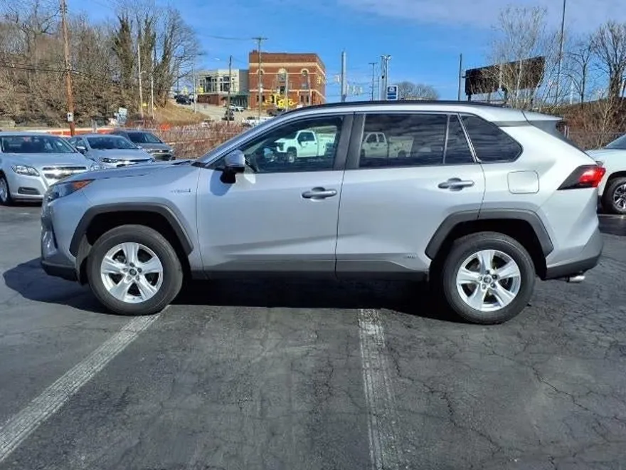 2021 Toyota RAV4 Hybrid LE photo 1