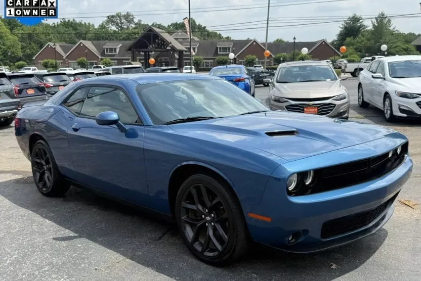 2021 Dodge Challenger SXT photo 1