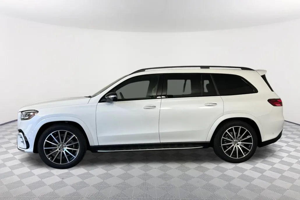 2025 Mercedes Benz GLS 450 4MATIC photo 1
