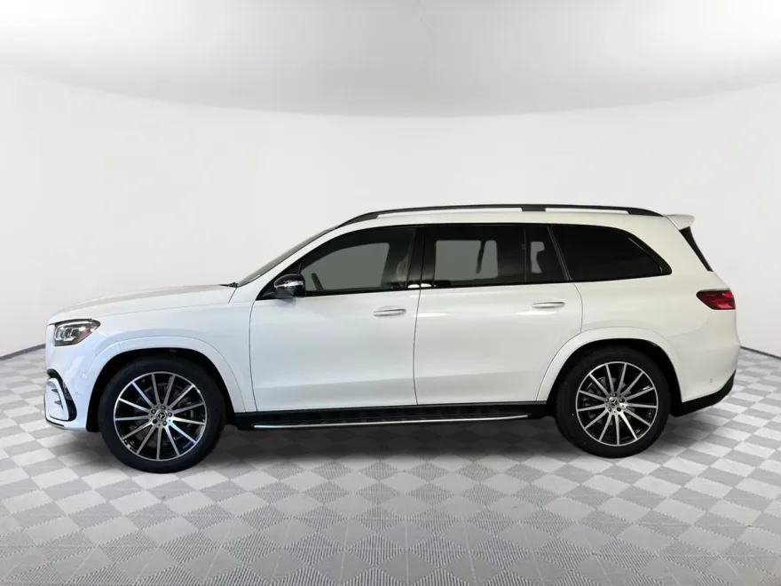 2025 Mercedes Benz GLS 450 4MATIC photo 1