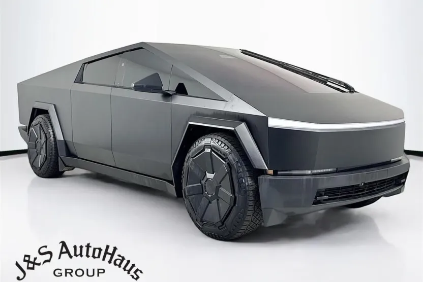 2024 Tesla Cybertruck photo 1