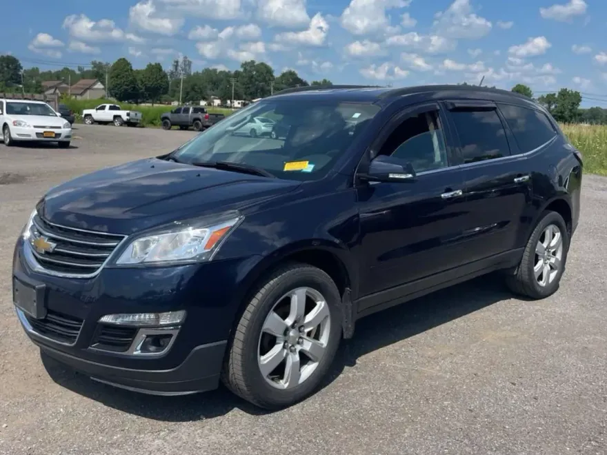 2017 Chevrolet Traverse 1LT photo 1