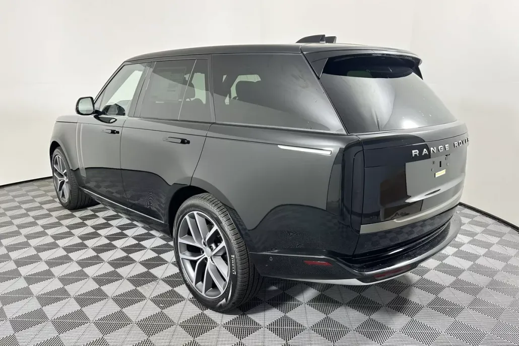 2025 Land Rover Range Rover SE photo 1
