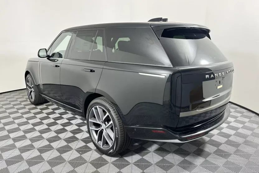 2025 Land Rover Range Rover SE photo 1