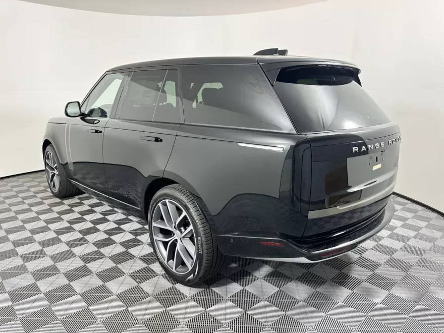 2025 Land Rover Range Rover SE photo 1