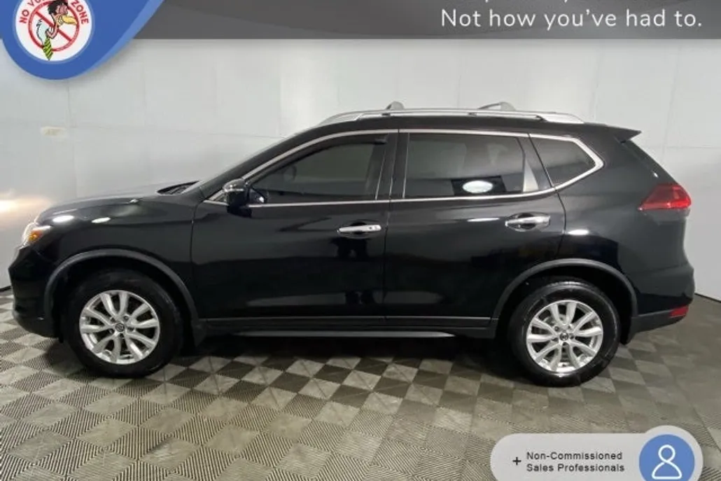 2020 Nissan Rogue SV photo 1
