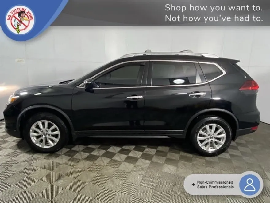 2020 Nissan Rogue SV photo 1