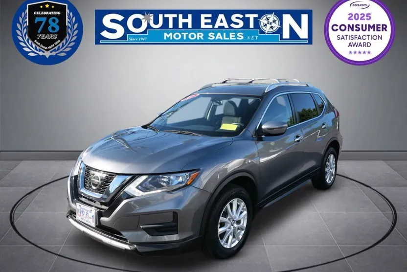 2017 Nissan Rogue SV photo 1