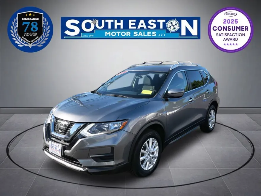 2017 Nissan Rogue SV photo 1