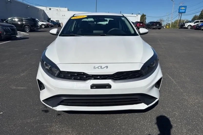 2022 Kia Forte LXS photo 1