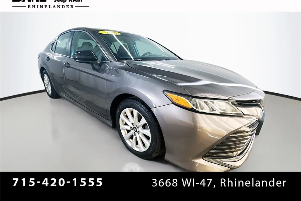 2018 Toyota Camry LE photo 1