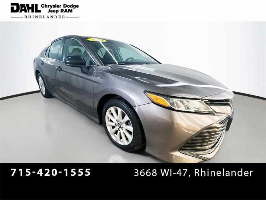 2018 Toyota Camry LE photo 1