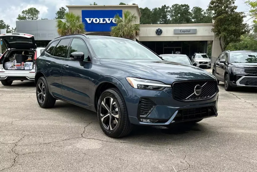 2026 Volvo XC60 Core photo 1