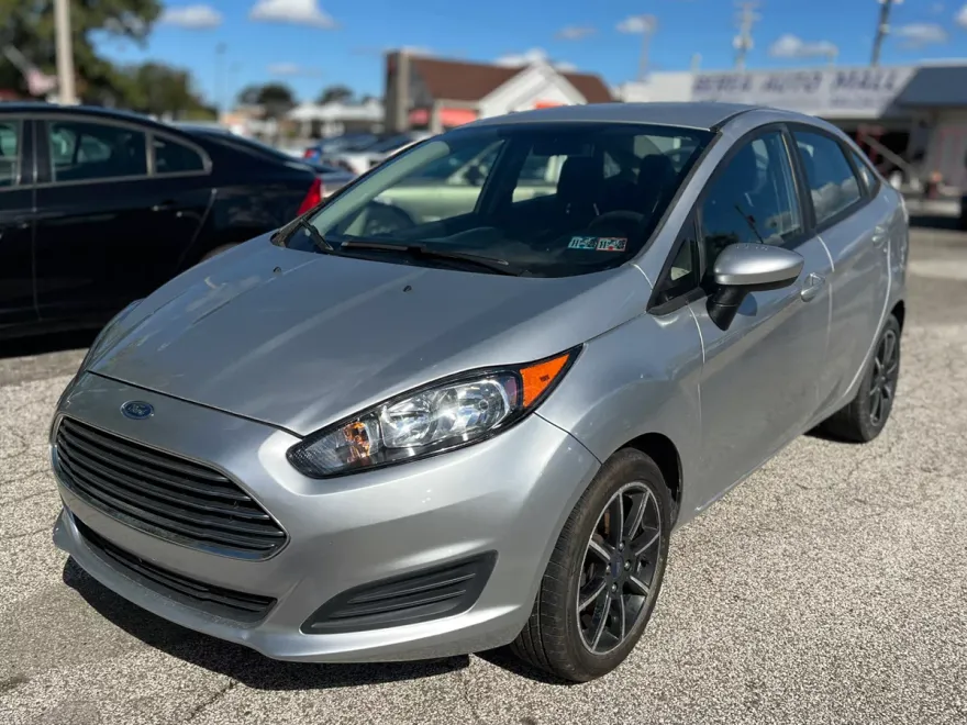 2017 Ford Fiesta SE photo 1
