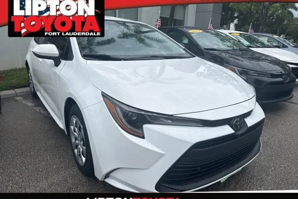 2023 Toyota Corolla LE photo 1