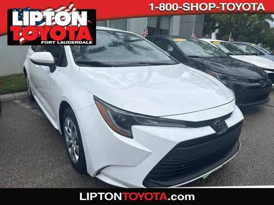 2023 Toyota Corolla LE photo 1