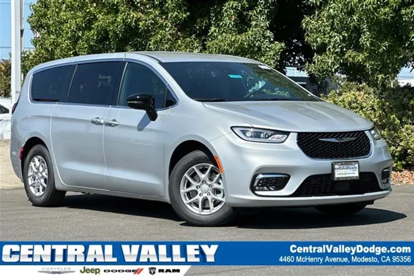 2026 Chrysler Pacifica photo 1
