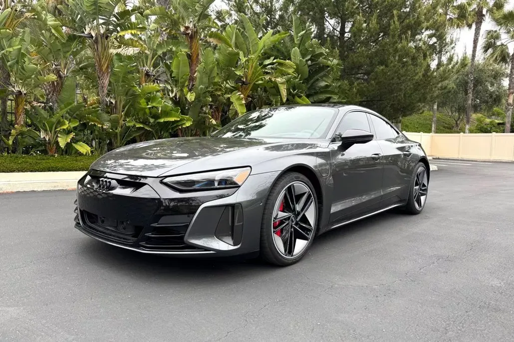 2022 Audi RS e-tron GT photo 1