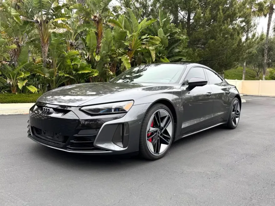 2022 Audi RS e-tron GT photo 1