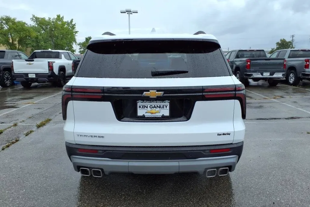 2026 Chevrolet Traverse photo 1