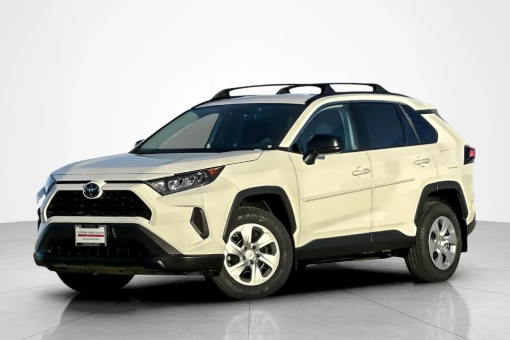 2021 Toyota RAV4 LE photo 1