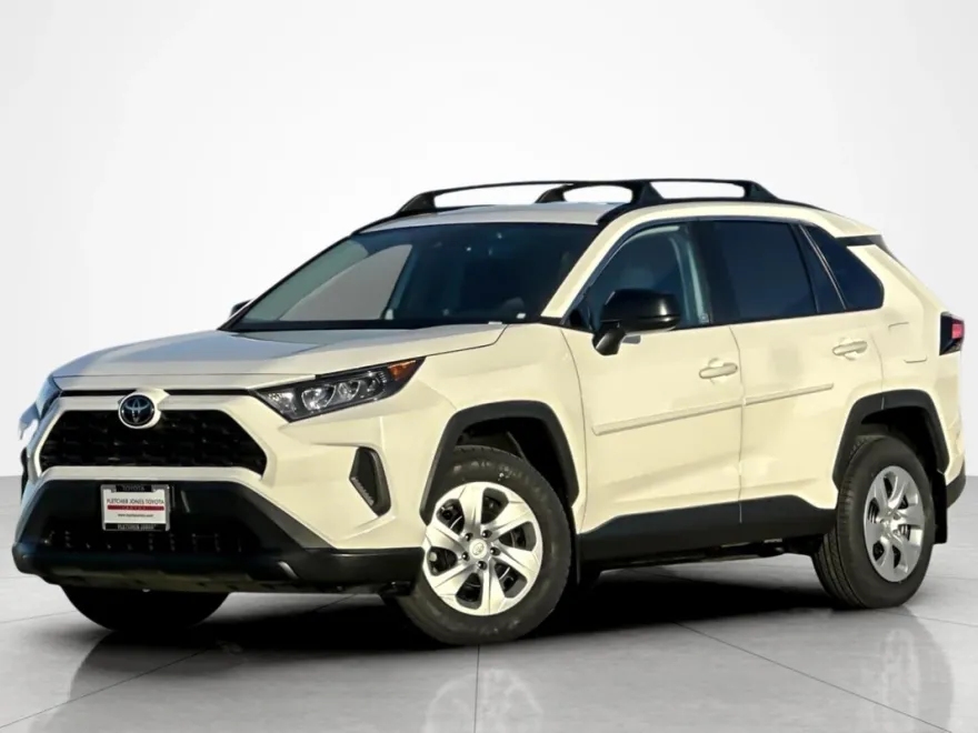 2021 Toyota RAV4 LE photo 1