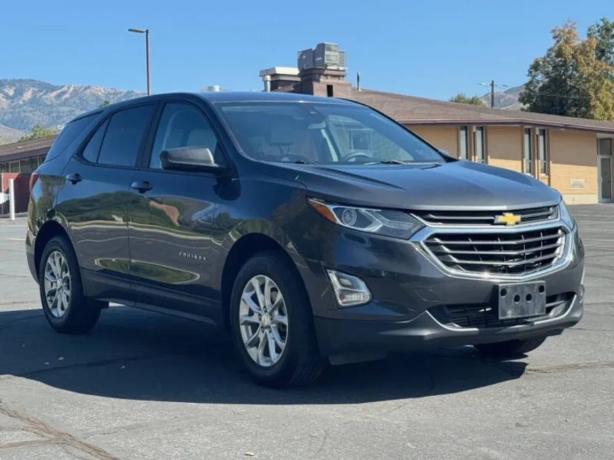 2020 Chevrolet Equinox LS photo 1