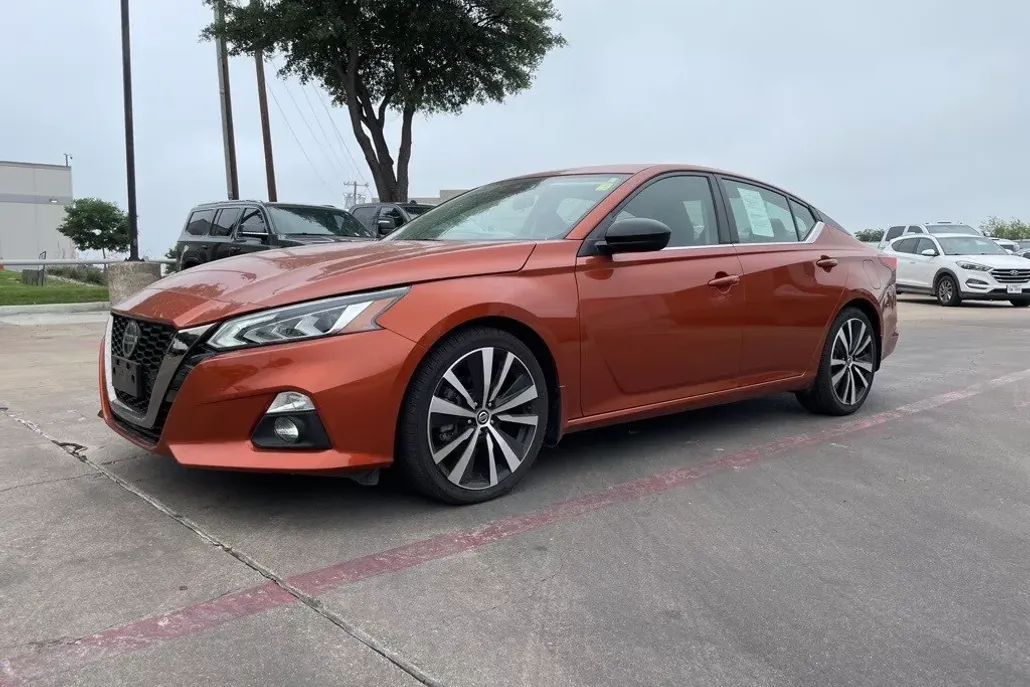 2022 Nissan Altima 2.5 SR photo 1