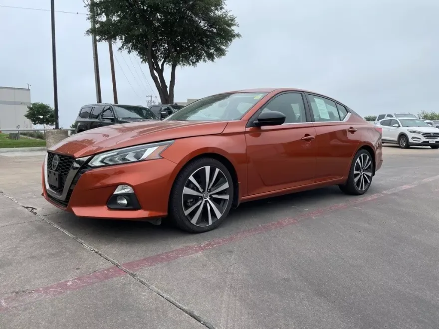 2022 Nissan Altima 2.5 SR photo 1