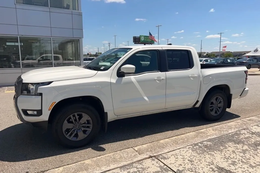 2025 Nissan Frontier SV photo 1
