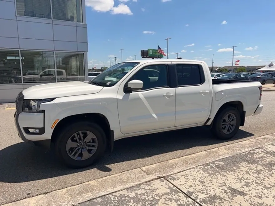 2025 Nissan Frontier SV photo 1