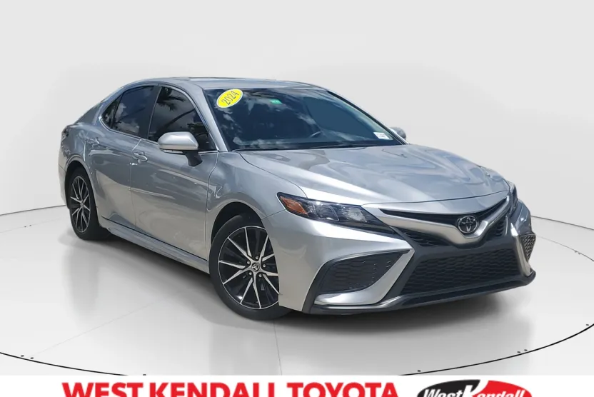 2024 Toyota Camry SE photo 1