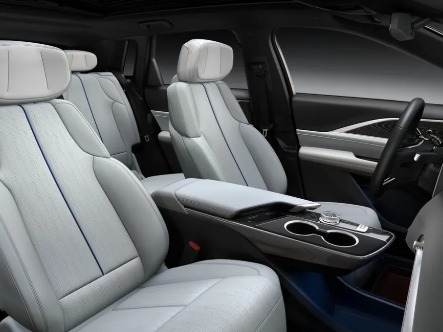 2025 Cadillac Lyriq Luxury photo 35