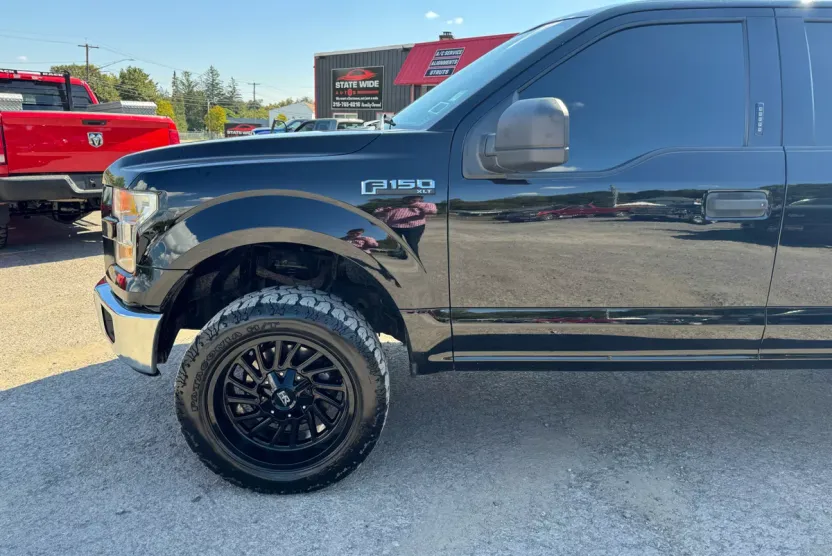 2016 Ford F-150 XLT photo 1