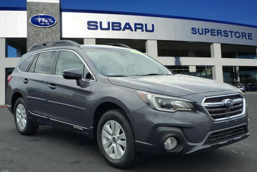 2019 Subaru Outback Premium photo 1
