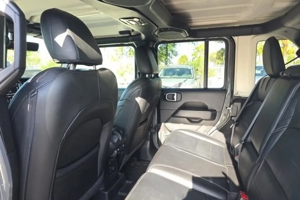 2022 Jeep Wrangler Unlimited Sahara 4xe photo 1