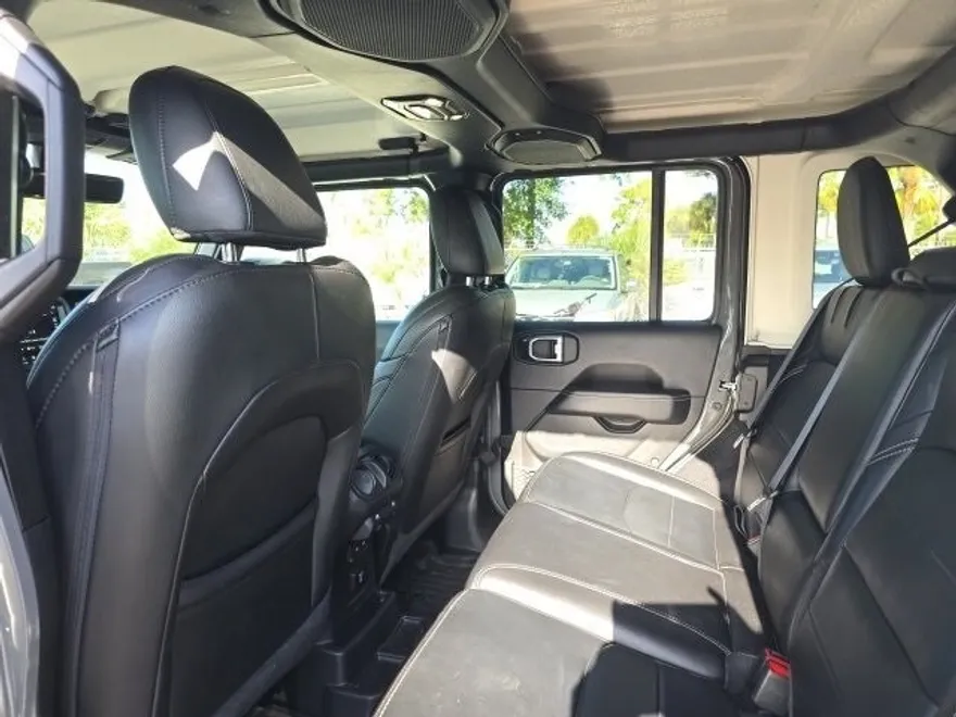 2022 Jeep Wrangler Unlimited Sahara 4xe photo 1