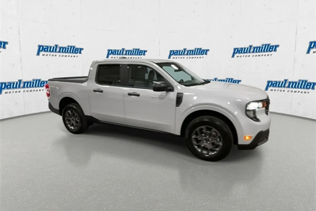 2025 Ford Maverick XLT photo 1