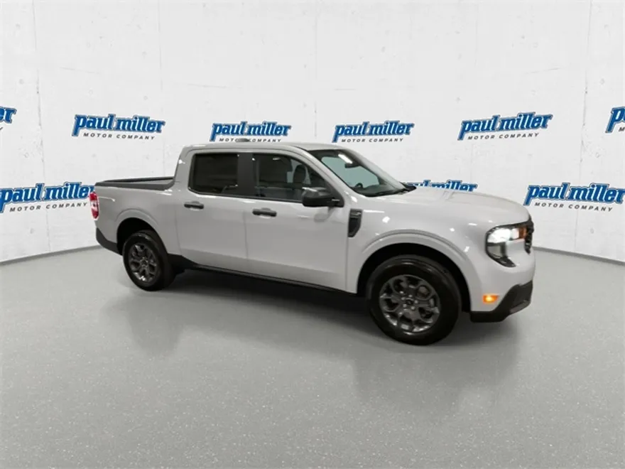 2025 Ford Maverick XLT photo 1