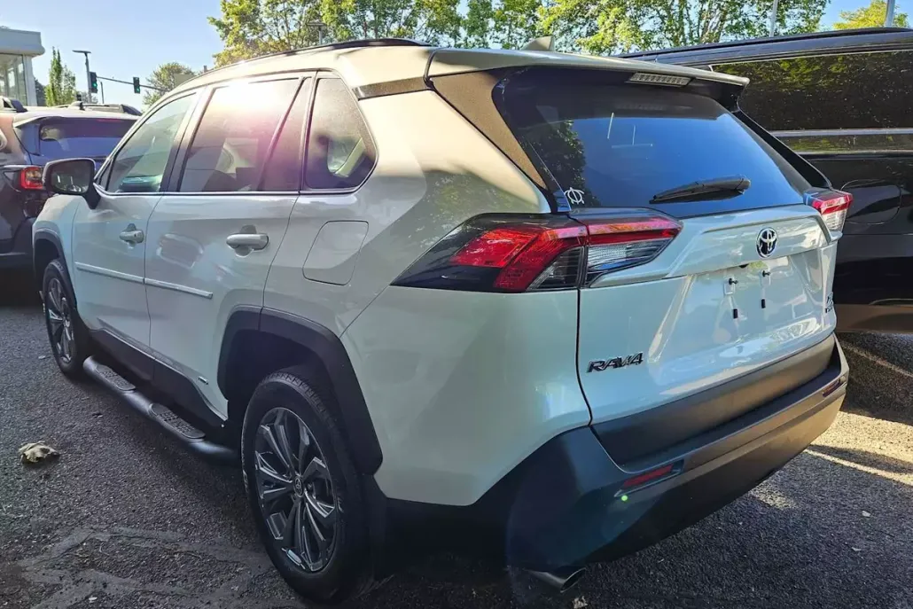 2022 Toyota RAV4 Hybrid XLE Premium photo 1