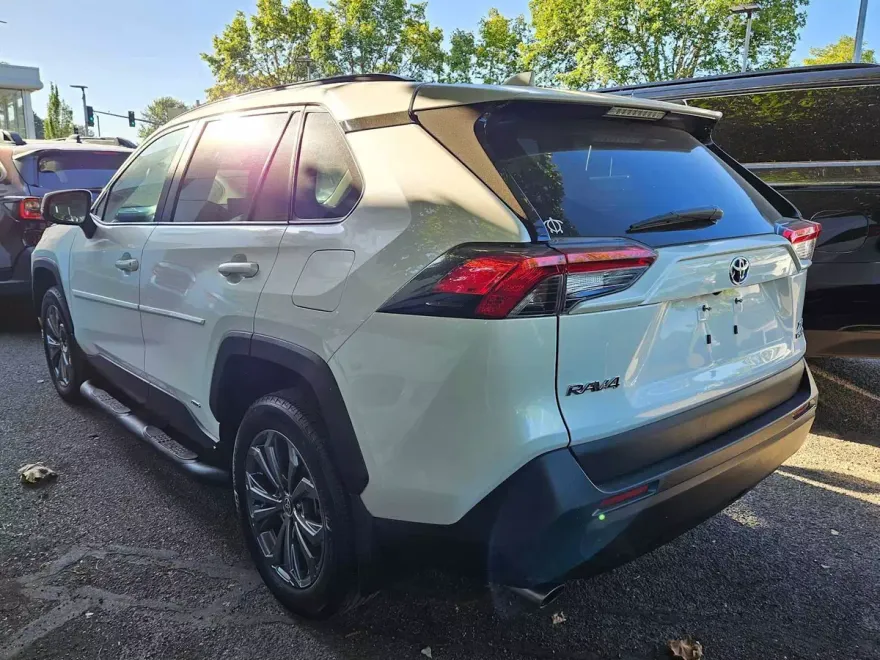 2022 Toyota RAV4 Hybrid XLE Premium photo 1
