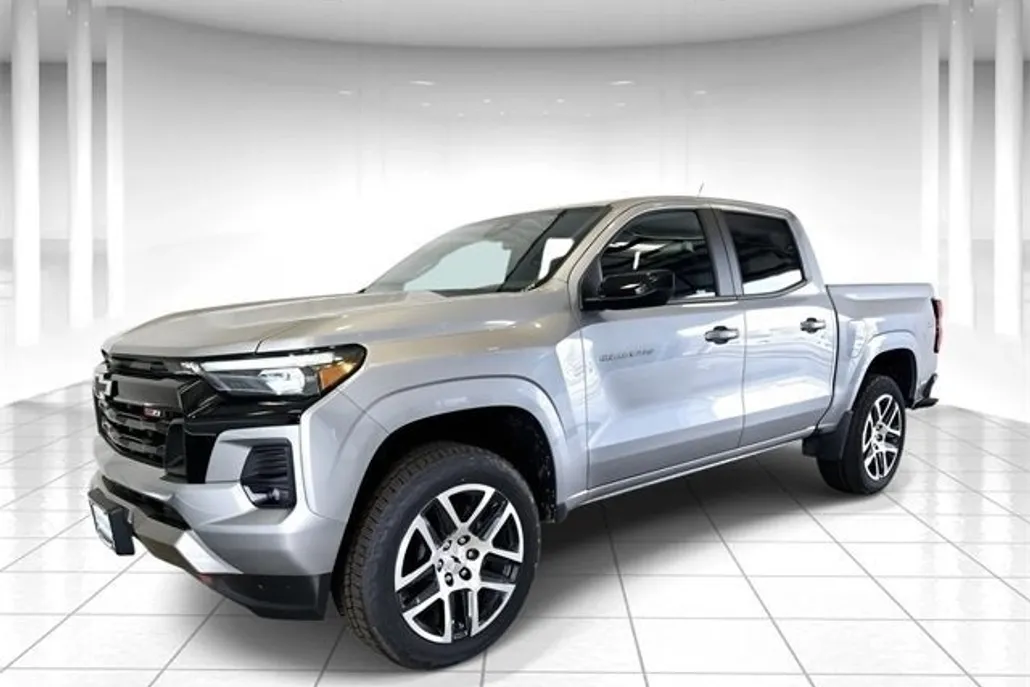 2024 Chevrolet Colorado Z71 photo 1