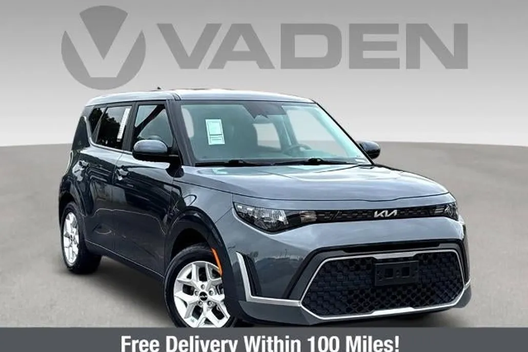 2023 Kia Soul LX photo 1