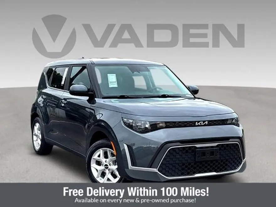 2023 Kia Soul LX photo 1