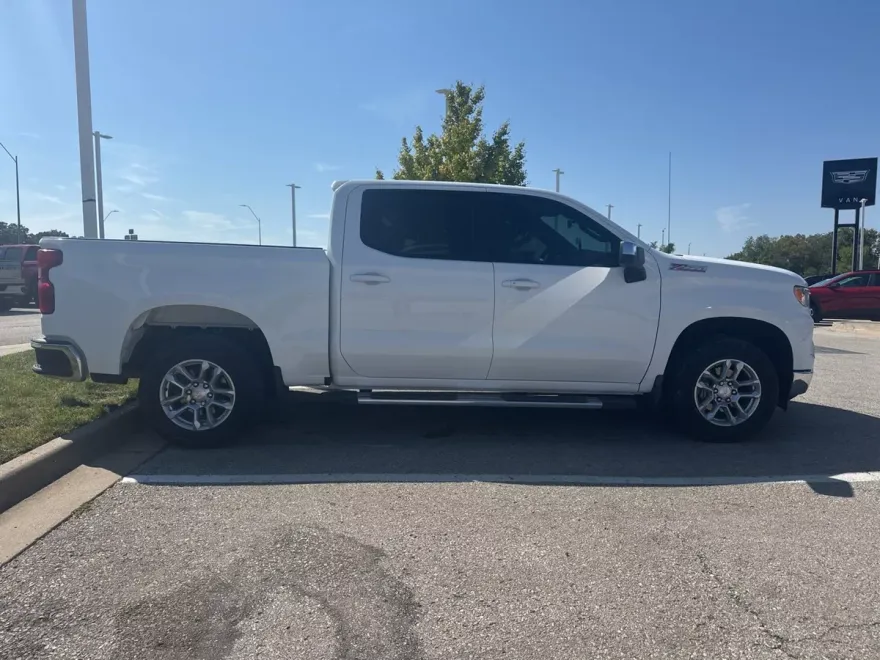 2023 Chevrolet Silverado 1500 LT photo 1